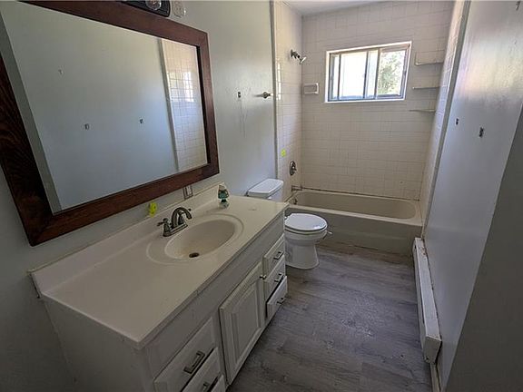 4th image of 2852 N Shore Dr
