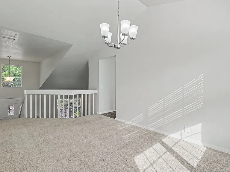 1430 Tamarisk Dr — Photo 6