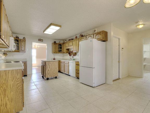 3rd image of 2923 Bradford Way