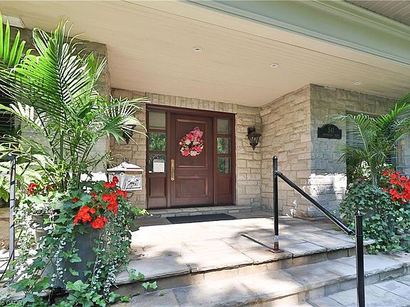 3rd image of 541 Arrowhead Rd