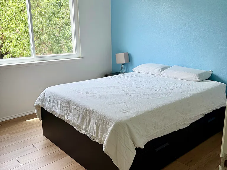 706 Hilltop Dr — Photo 3