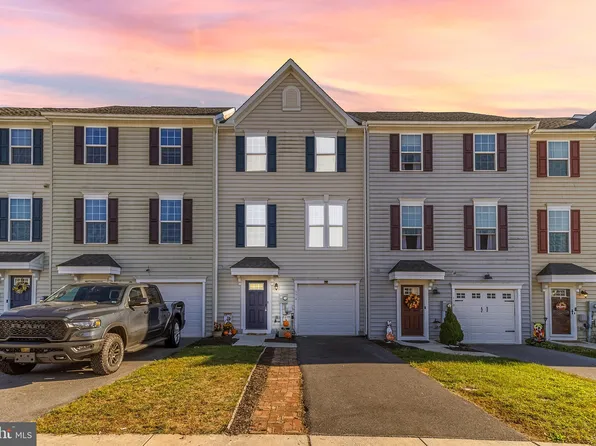 174 Ontario Dr, Falling Waters, WV 25419