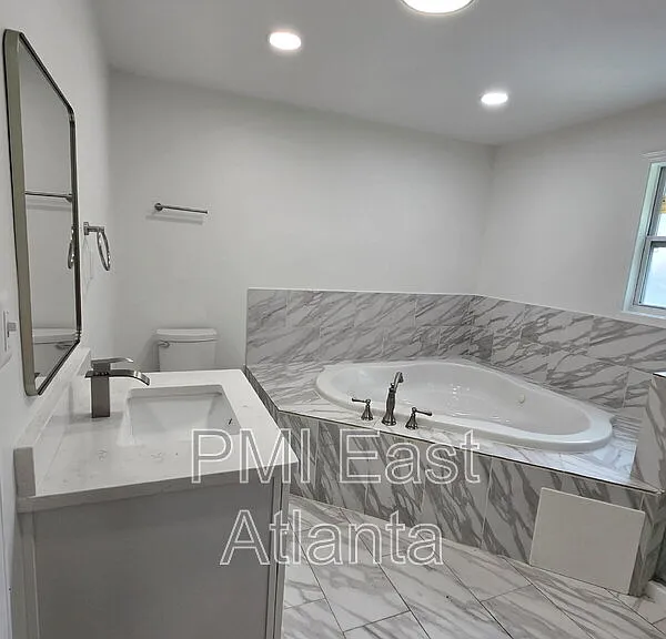 2275 Country Club Ln SW — Photo 9
