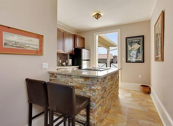 4th image of 1926 Burgundy St #1926