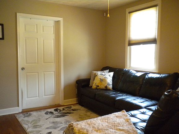2nd image of 2907 Hartman St