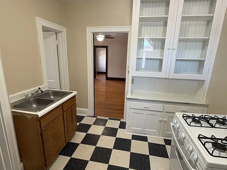 2464 Harney St — Photo 35