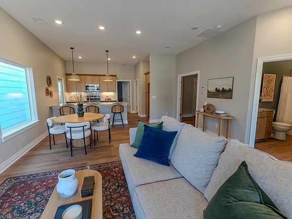 3rd image of 325 E Park Pl
