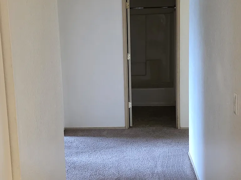Brittany Crossing Apartments — Photo 17