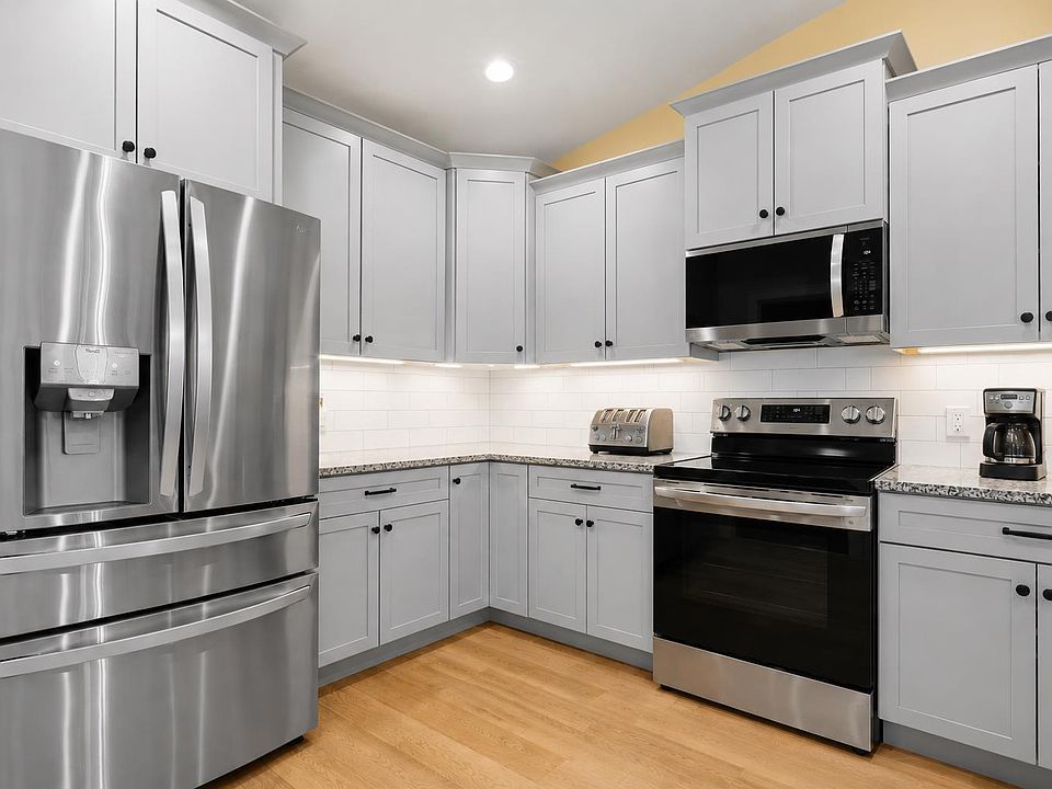 1st image of 859 Carson St