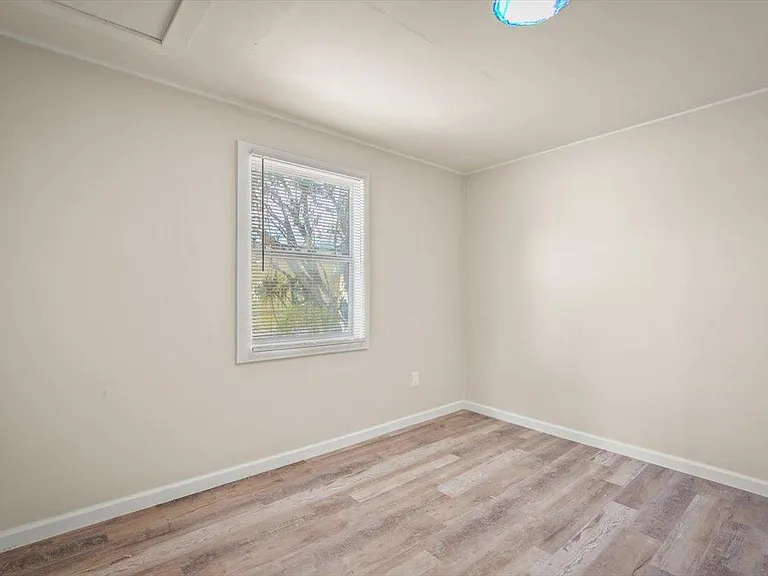 525 New Berlin Rd — Photo 29