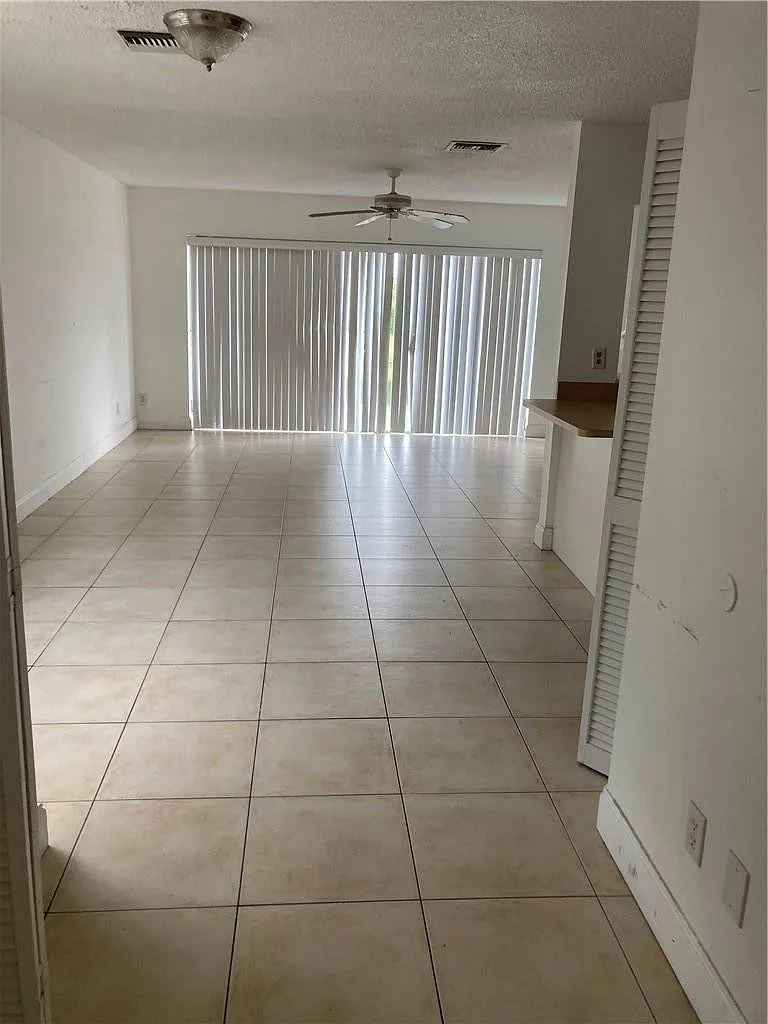 3 bed, 2.5 bath, 1374 sqft, $2,700 — Photo 3
