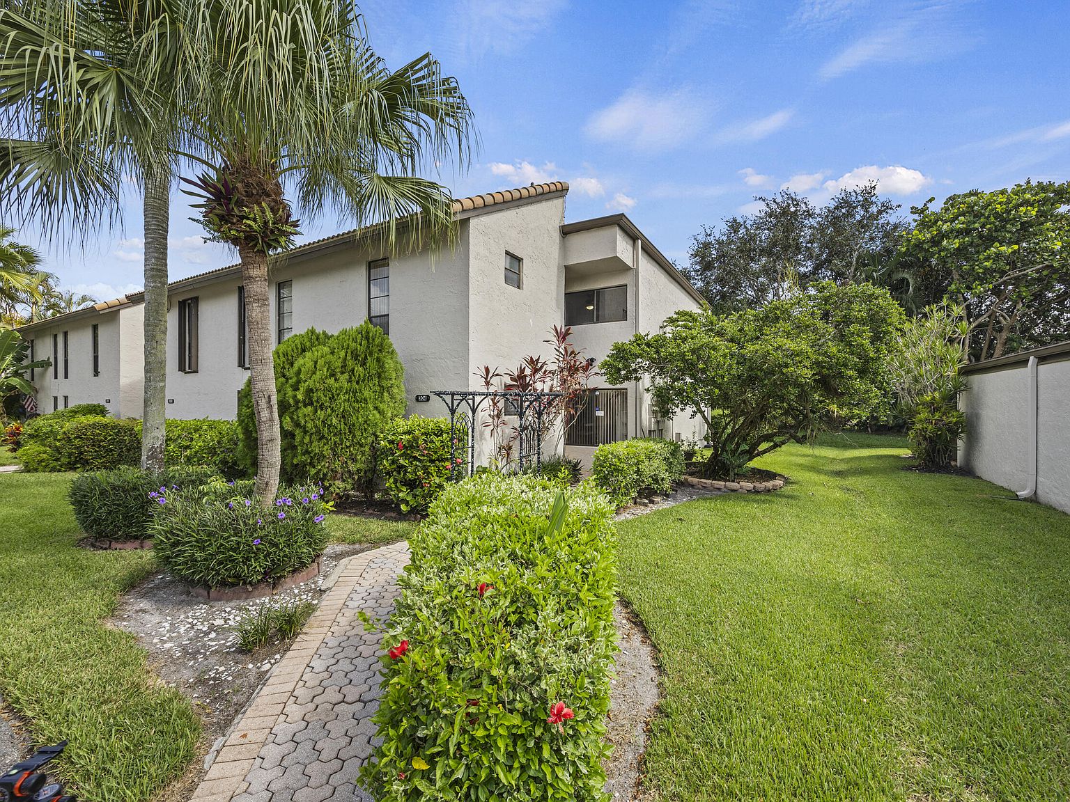 9713 N New River Canal Road #304