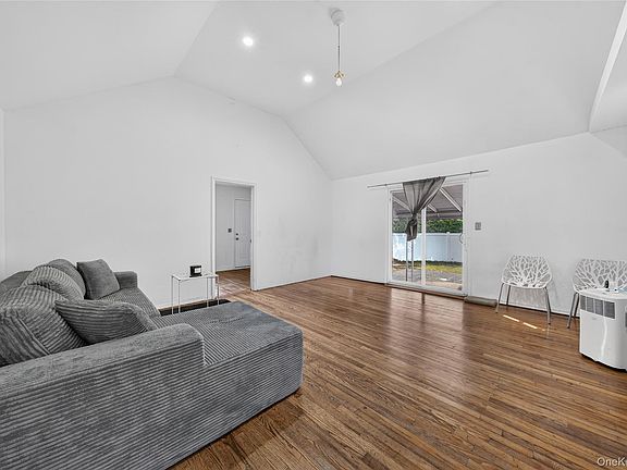 4th image of 249 Bay Shore Road