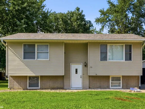 710 N Bergdahl Ct, Mount Pleasant, IA 52641