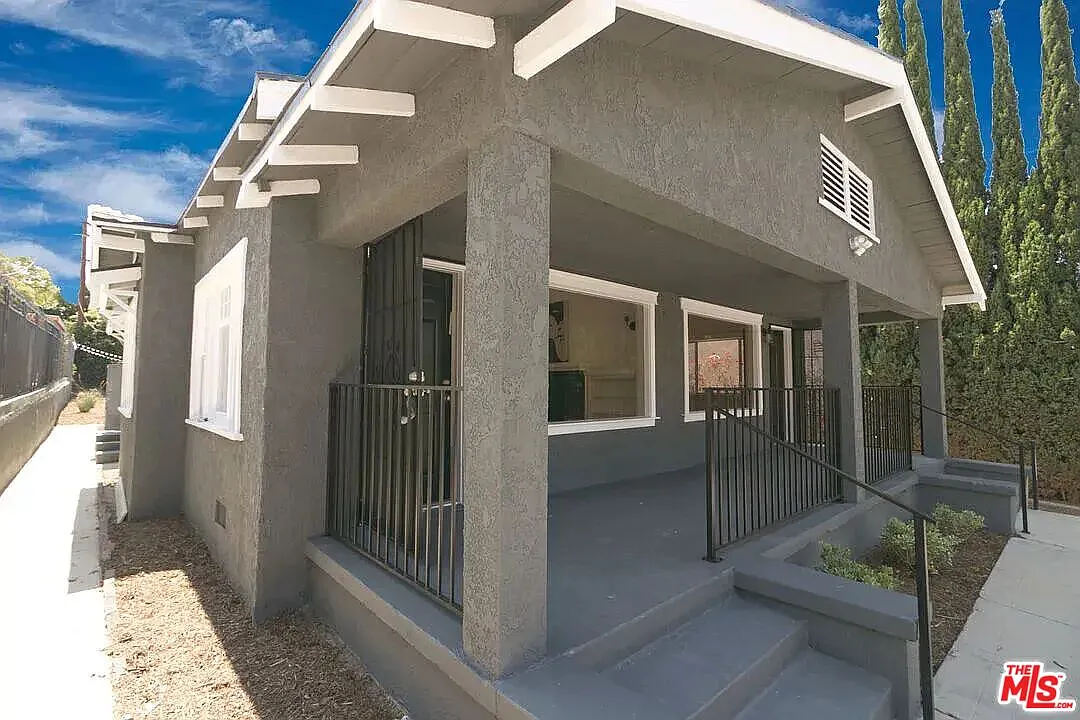 2 bed, 1.5 bath, 912 sqft, $2,975 — Photo 3
