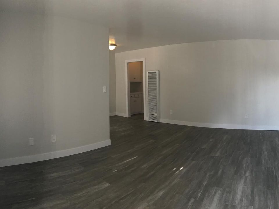 Spacious living room/family room 