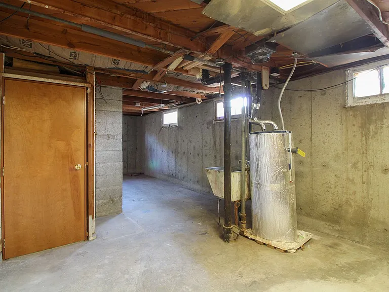 1907 Hood Ave — Photo 17
