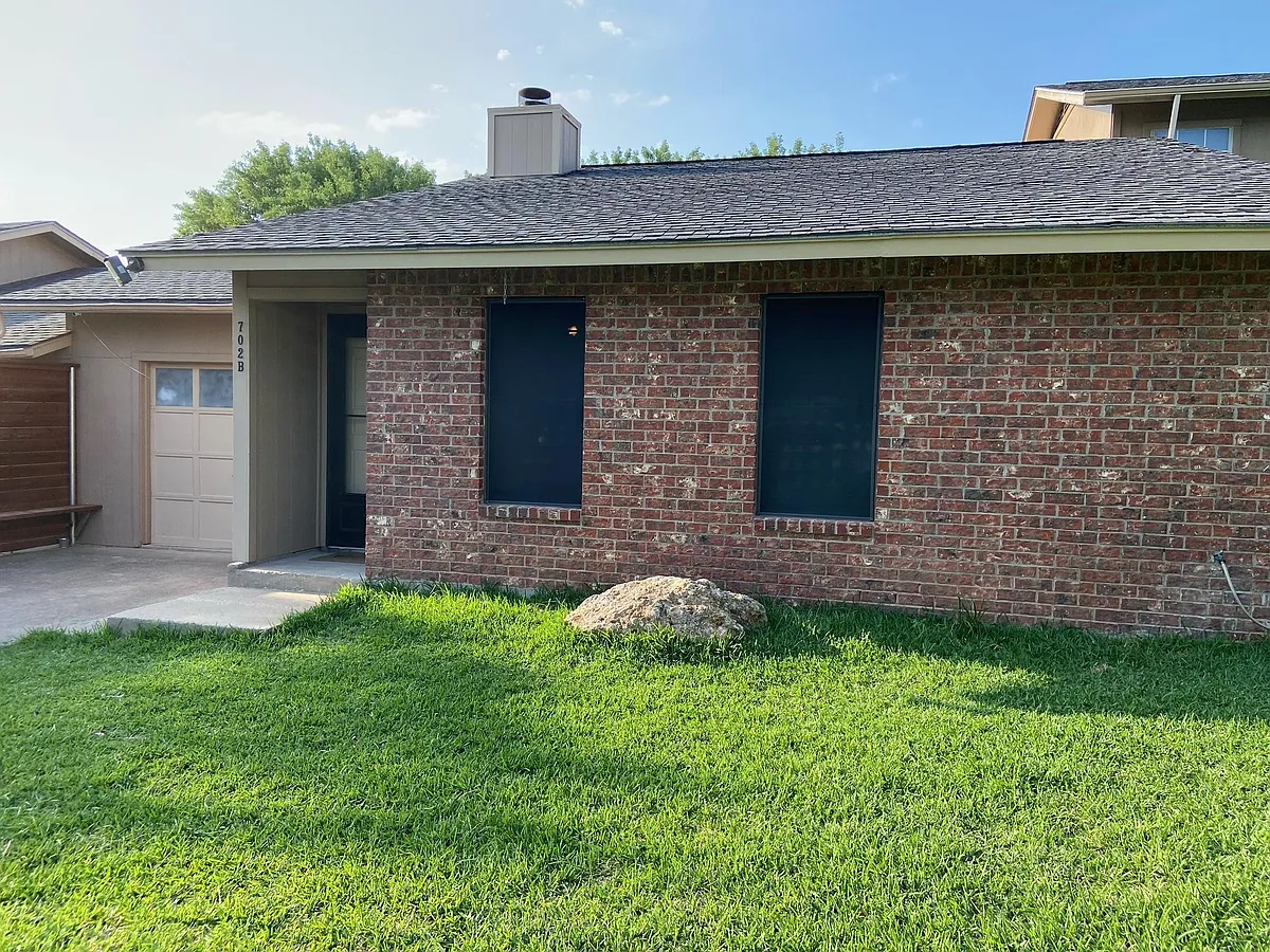 Building Photo - 702 Blackwell Ave #B