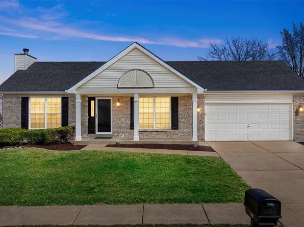 1463 Chambers Dr, O'Fallon, MO 63366
