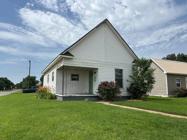 229 E Flynn St, Alva, OK 73717
