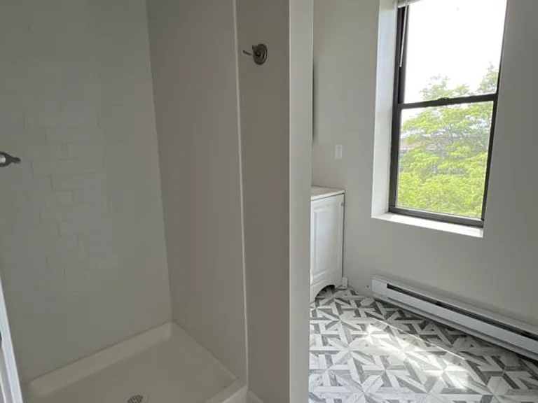 27 Main St #A — Photo 3