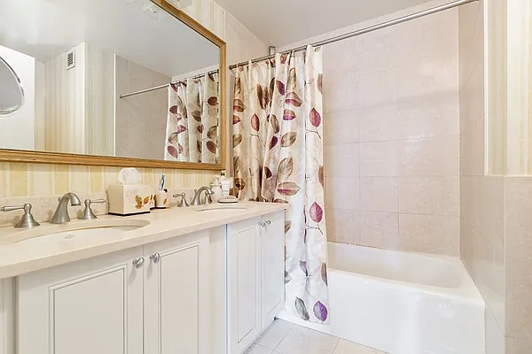 Sold by Manhattan Boutique Real Estate | media 12