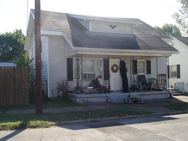 1st image of 206 Wood St