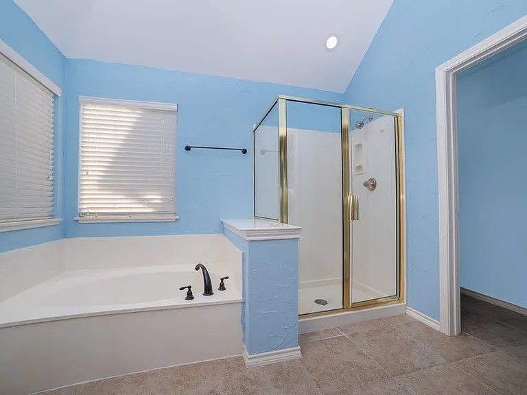 1908 Wood Crest Dr — Photo 5