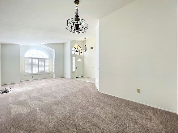 4th image of 2012 Applewood Ln