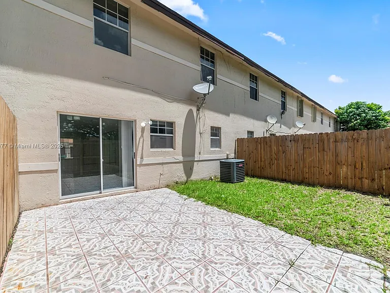 3358 NW 198th Ter — Photo 8