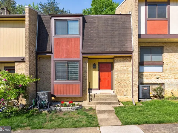6894 Deer Run Dr, Alexandria, VA 22306