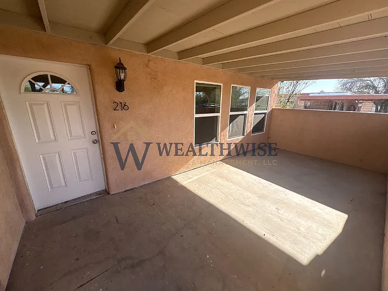 216 E Waverly St — Photo 14