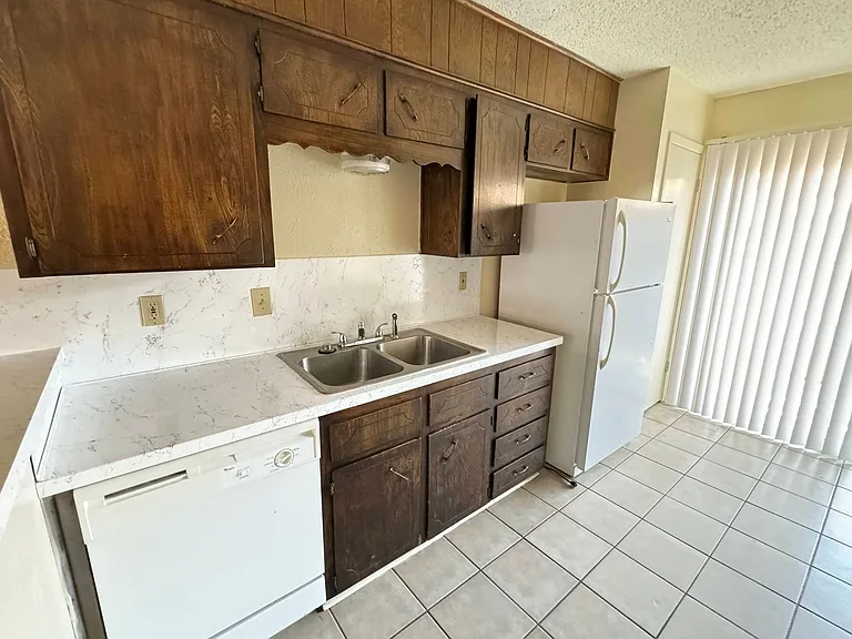 2206 Silverway Dr — Photo 9