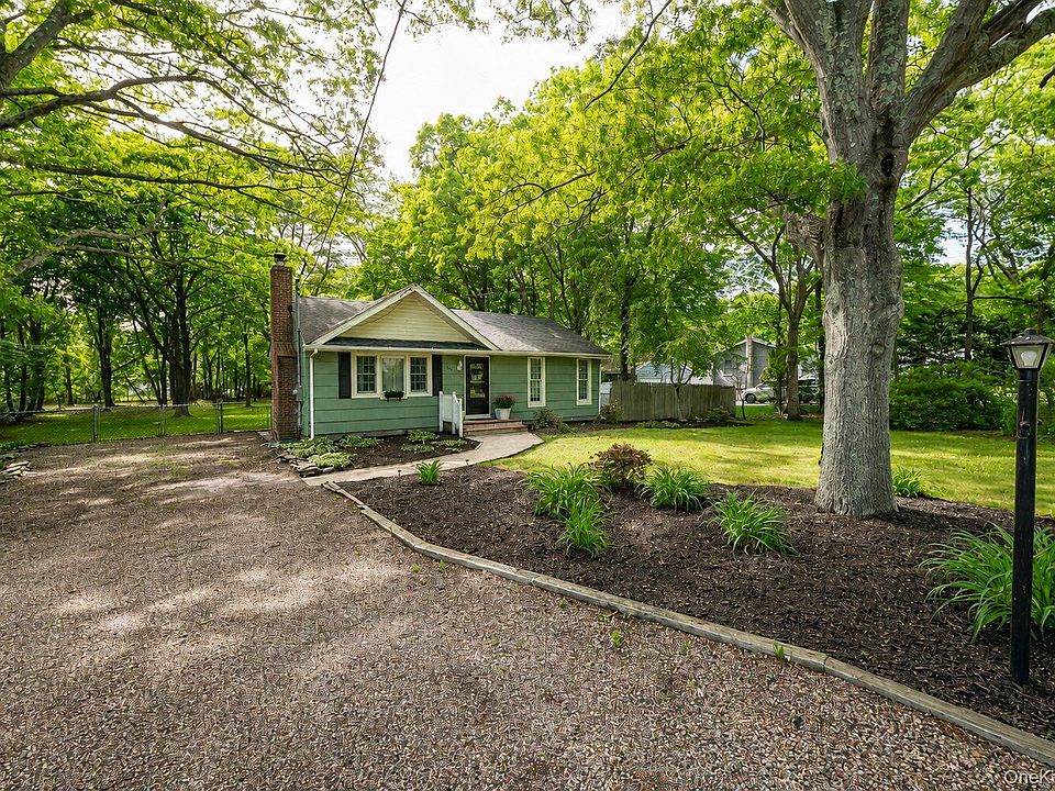 1st image of 480 Miller Place Road