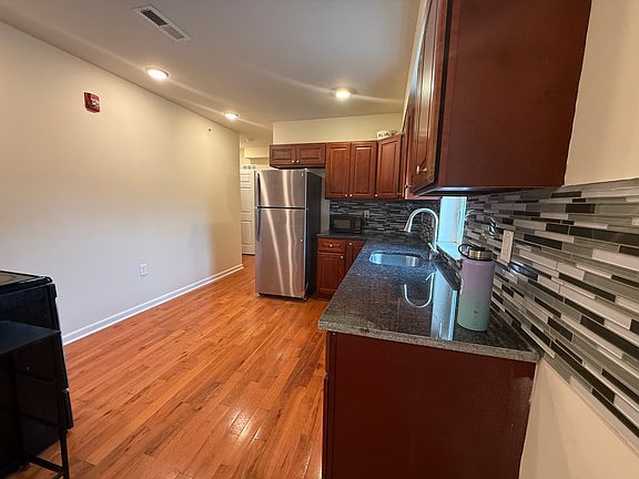 3rd image of 326 N 40th St APT 10