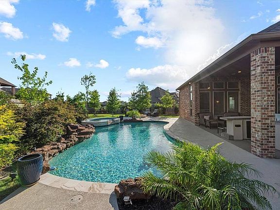 4th image of 10802 Avery Arbor Ln