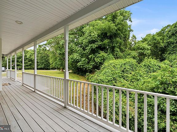 4th image of 5335 Majesty Ln