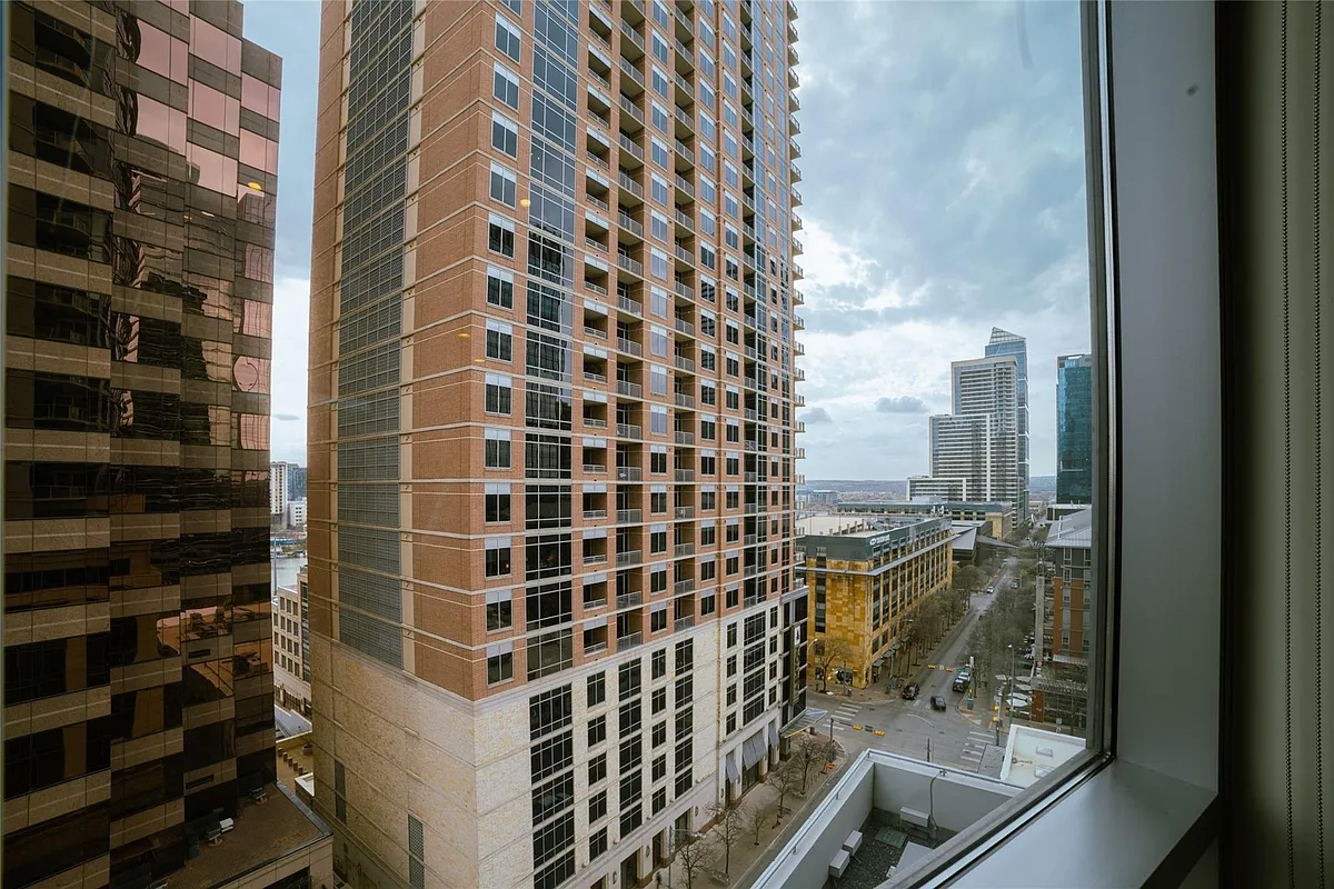 Building Photo - 200 Congress Ave #11C