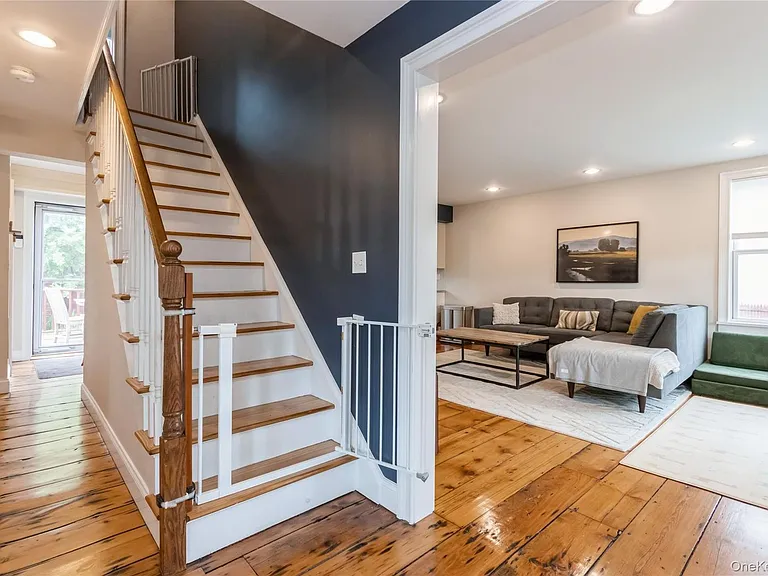 120 Verplanck Ave — Photo 3