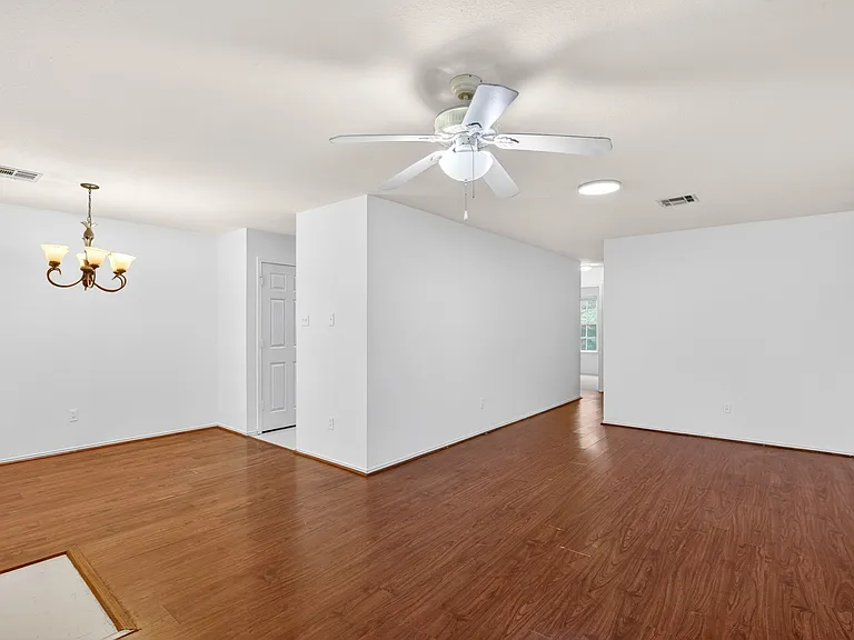 1016 Hatton St — Photo 3