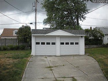 4th image of 2613 Silverdale Ave