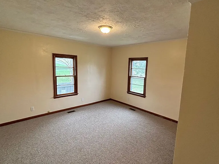 6617 Brackett Rd — Photo 11