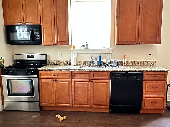 2nd image of 1835 Moore St Unit 1