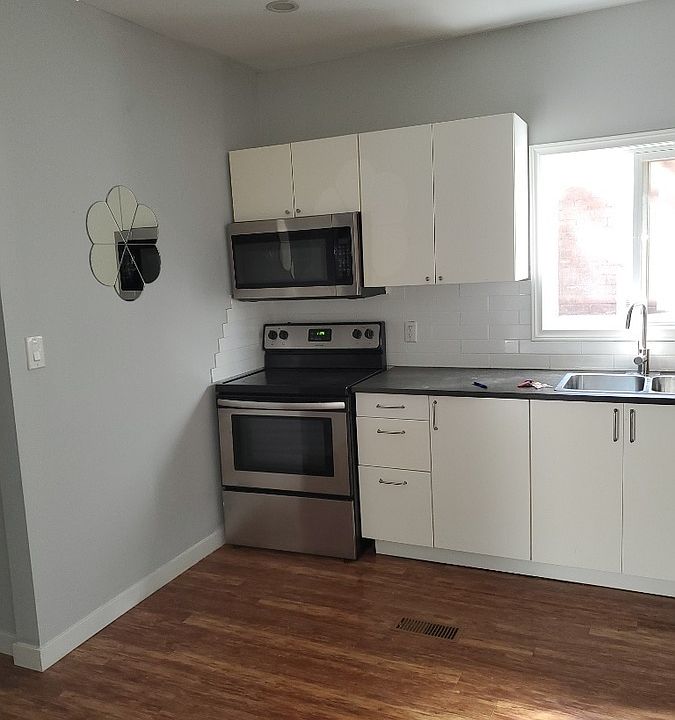 1st image of 192 Wellington St N #2
