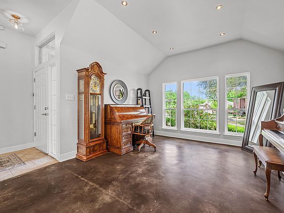 2nd image of 4801 Counts Cv