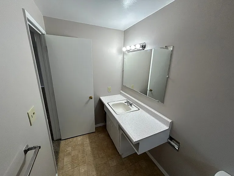 Eagles Landing Apartments — Photo 54