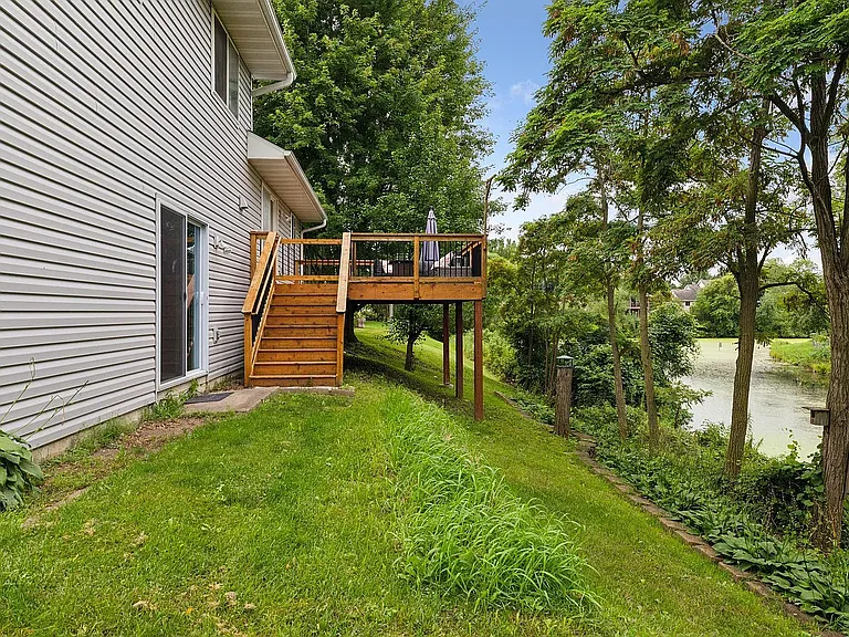 211 Alva St — Photo 5