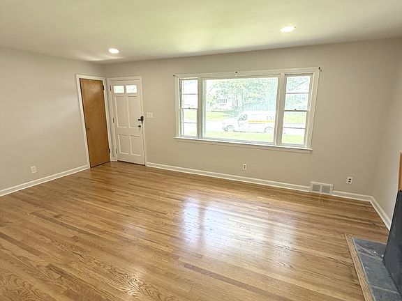 5th image of 22 Springbrook Rd