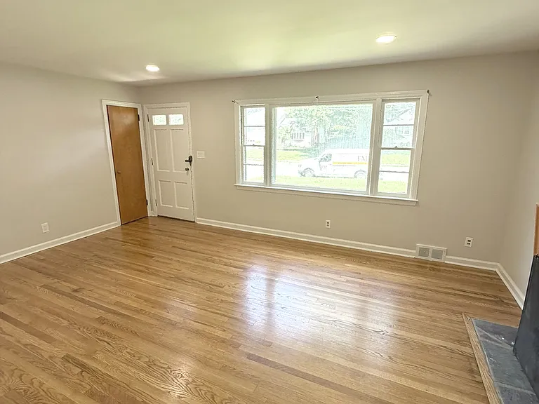 22 Springbrook Rd — Photo 5