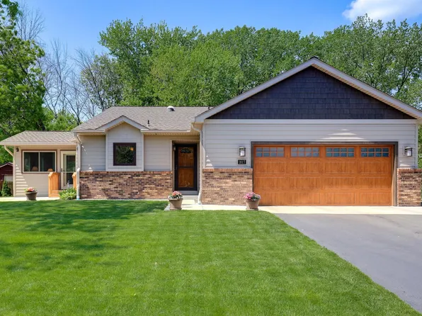 1617 Lakewood Dr N, Maplewood, MN 55119